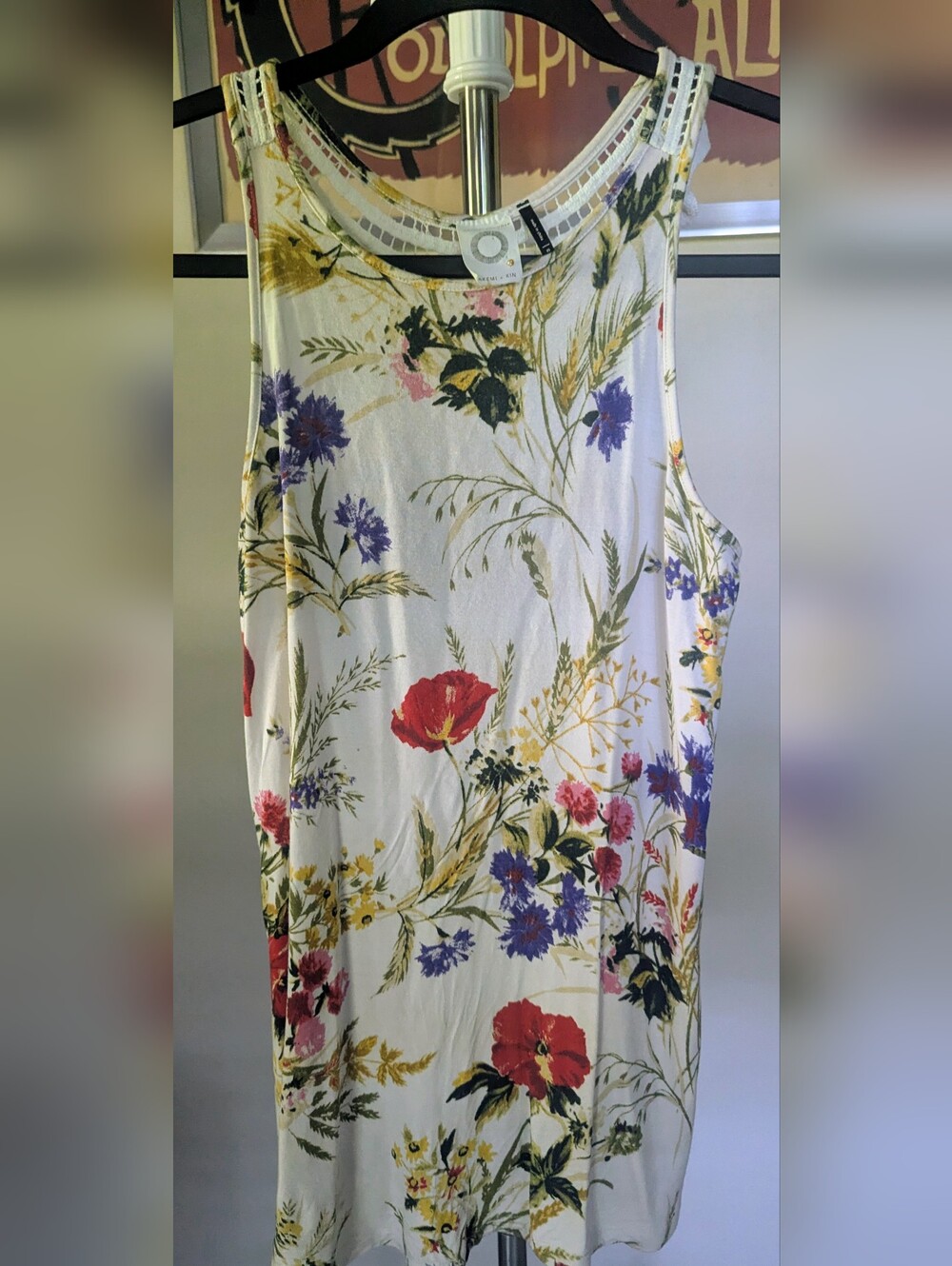 SALE $10 Anthropologie Akemi + Kin Meadow Floral Wildflower Tank Top Lace XS